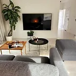 Bast 17: Spacious Mandoria With Parking And Terrace Apartment