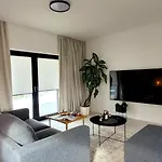 Bast 17: Spacious Mandoria With Parking And Terrace Lodz