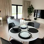 Bast 17: Spacious Mandoria With Parking And Terrace Apartment *