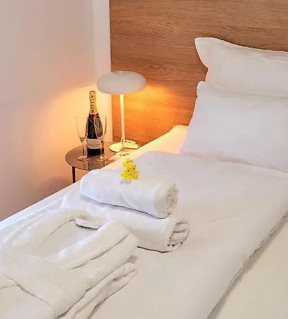 Apartmán 17 Dom Duzy Parking , Mandoria , Ptak , 2 Sypialnie Lub 1 Sypialnia, Taras , Autostrada A1, Kalinowskiego 17e Wifi *