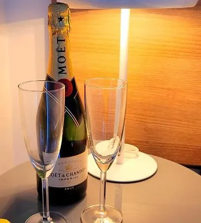 Apartmán 17 Dom Duzy Parking , Mandoria , Ptak , 2 Sypialnie Lub 1 Sypialnia, Taras , Autostrada A1, Kalinowskiego 17e Wifi *