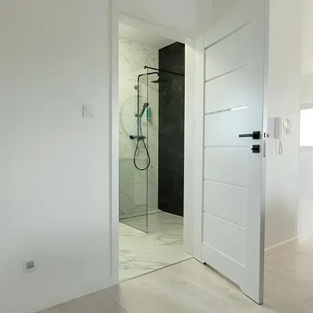 Apartmán 17 Dom Duzy Parking , Mandoria , Ptak , 2 Sypialnie Lub 1 Sypialnia, Taras , Autostrada A1, Kalinowskiego 17e Wifi