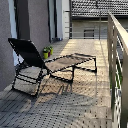 Apartmán 17 Dom Duzy Parking , Mandoria , Ptak , 2 Sypialnie Lub 1 Sypialnia, Taras , Autostrada A1, Kalinowskiego 17e Wifi Lodž