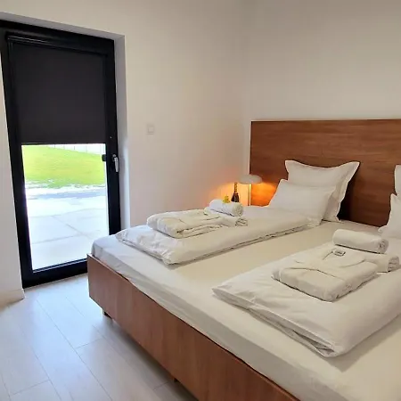 Apartament Bast 17 Dom Duzy Parking , Mandoria , Ptak , 2 Sypialnie Lub 1 Sypialnia, Taras , Autostrada A1, Kalinowskiego 17e Wifi *