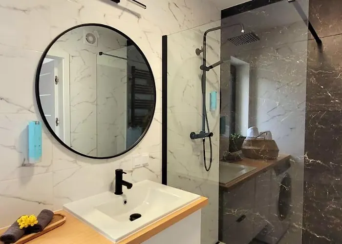 Bast 17 Dom Duzy Parking , Mandoria , Ptak , 2 Sypialnie Lub 1 Sypialnia, Taras , Autostrada A1, Kalinowskiego 17e Wifi